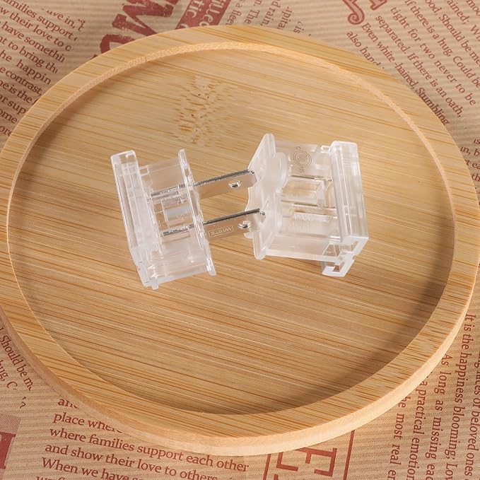 SPT-2 Female Zip Christmas Plugs - Electric Plug - 25pack Transparency