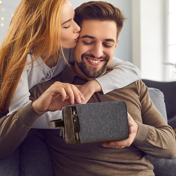 All Natural Bath and Body Spa Gift Basket Set for Men - Ocean Breeze - Luxury Men's Skin Care Kit For Him in Toiletry Bag for Relaxation, Revitalization, Exfoliating, Cleansing